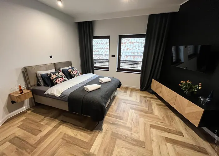 Warowna 2 بيشتنا